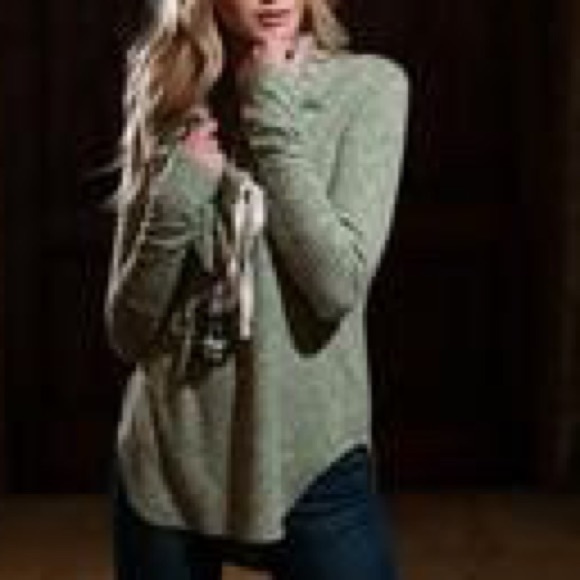 Evy’s Tree Emily top in Kale 2x VVGUC - Picture 3 of 3